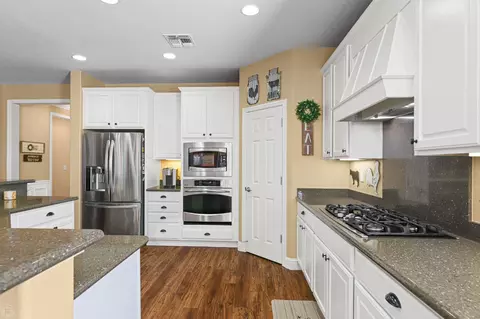 Kitchen - 2395 Nutwood Pl, Manteca, CA 95336 photo 4 of 7
