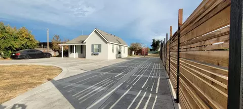 219 Crawford Rd, Modesto, CA 95356 photo 1