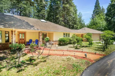 12654 Mayflower Dr, Nevada City, CA 95959