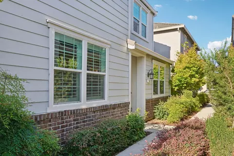 196 Colner Cir, Folsom, CA 95630 photo 2