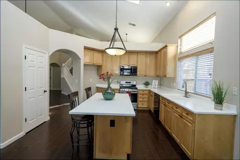 Kitchen - 2121 Paramont Way, Modesto, CA 95355 photo 2 of 6