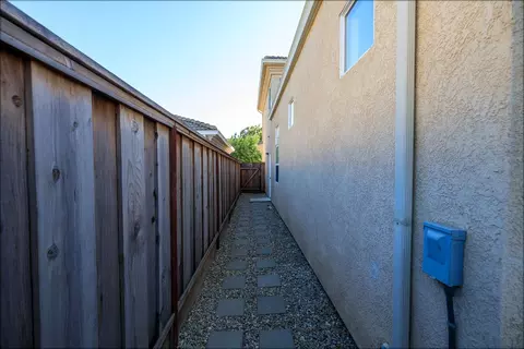 Exterior - 2121 Paramont Way, Modesto, CA 95355 photo 9 of 18