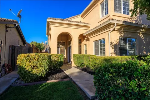 Exterior - 2121 Paramont Way, Modesto, CA 95355 photo 5 of 18
