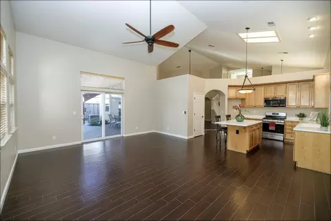 Living - 2121 Paramont Way, Modesto, CA 95355 photo 10 of 16