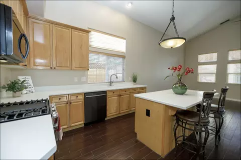 Kitchen - 2121 Paramont Way, Modesto, CA 95355 photo 5 of 6