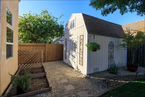 Exterior - 2121 Paramont Way, Modesto, CA 95355 photo 10 of 18