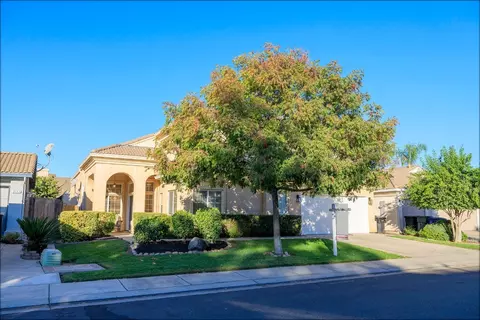 Exterior - 2121 Paramont Way, Modesto, CA 95355 photo 4 of 18