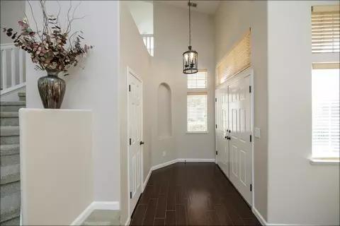 Entry Way - 2121 Paramont Way, Modesto, CA 95355 photo 2 of 6