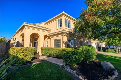 2121 Paramont Way, Modesto, CA 95355 photo 1