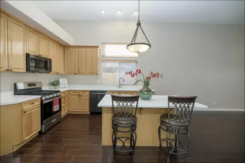Kitchen - 2121 Paramont Way, Modesto, CA 95355 photo 6 of 6