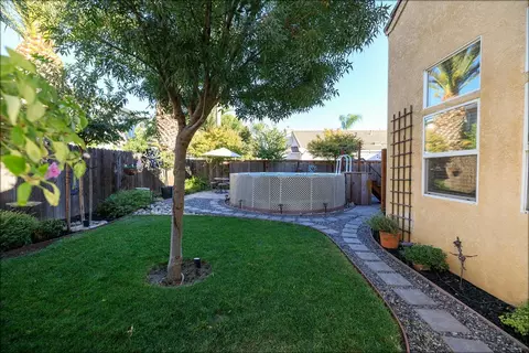 Exterior - 2121 Paramont Way, Modesto, CA 95355 photo 16 of 18