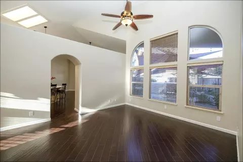 Living - 2121 Paramont Way, Modesto, CA 95355 photo 5 of 16
