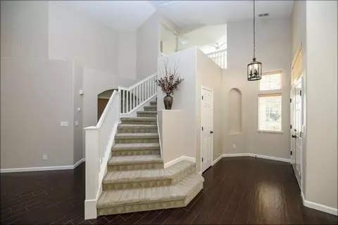 Entry Way - 2121 Paramont Way, Modesto, CA 95355 photo 3 of 6