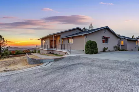 16174 Thornberry Ln, Grass Valley, CA 95949
