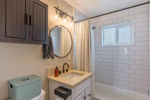 Bath - 4842 Second St, Empire, CA 95319 photo 1 of 1