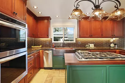 Kitchen - 7653 Stearman Rd, Tracy, CA 95377 photo 4 of 7