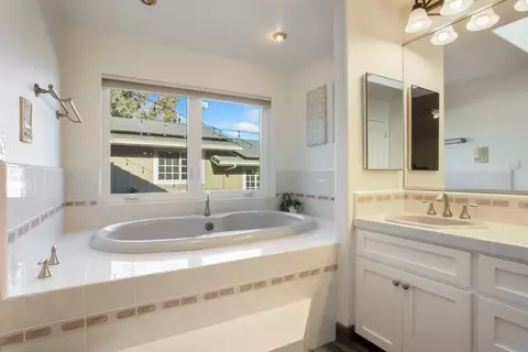 Bath - 7653 Stearman Rd, Tracy, CA 95377 photo 5 of 8