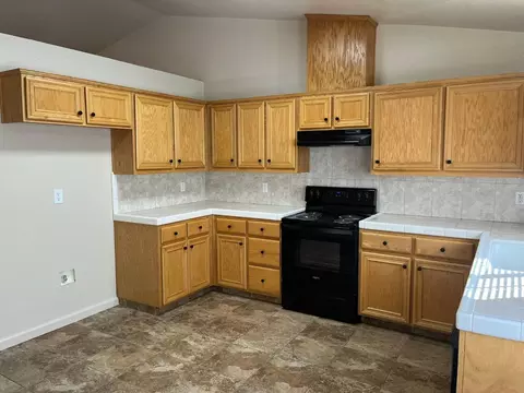 Kitchen - 805 Fallen Leaf Ln, Modesto, CA 95351 photo 2 of 2
