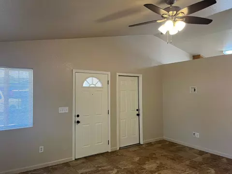 Entry Way - 805 Fallen Leaf Ln, Modesto, CA 95351 photo 2 of 3