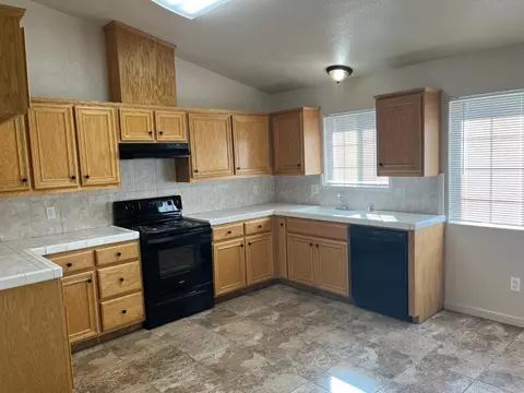 Kitchen - 805 Fallen Leaf Ln, Modesto, CA 95351 photo 1 of 2