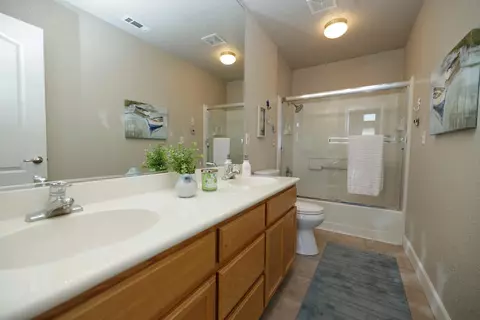 Bath - 1805 New Chesham Ct, Modesto, CA 95355 photo 4 of 4