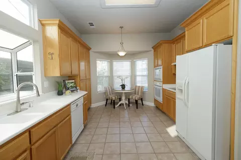 Kitchen - 1805 New Chesham Ct, Modesto, CA 95355 photo 2 of 3