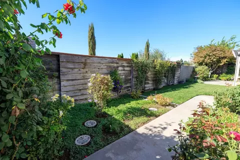 Exterior - 1805 New Chesham Ct, Modesto, CA 95355 photo 12 of 15