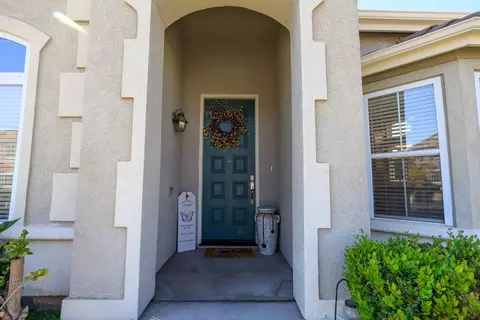 Entry Way - 1805 New Chesham Ct, Modesto, CA 95355 photo 1 of 2