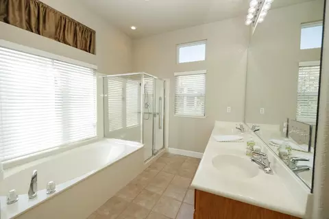 Bath - 1805 New Chesham Ct, Modesto, CA 95355 photo 1 of 4