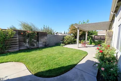 Exterior - 1805 New Chesham Ct, Modesto, CA 95355 photo 14 of 15