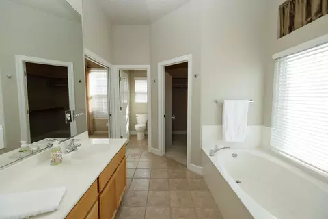 Bath - 1805 New Chesham Ct, Modesto, CA 95355 photo 3 of 4