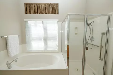 Bath - 1805 New Chesham Ct, Modesto, CA 95355 photo 2 of 4
