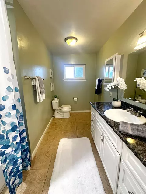Bath - 3119 Mayer Way, Carmichael, CA 95608 photo 5 of 7