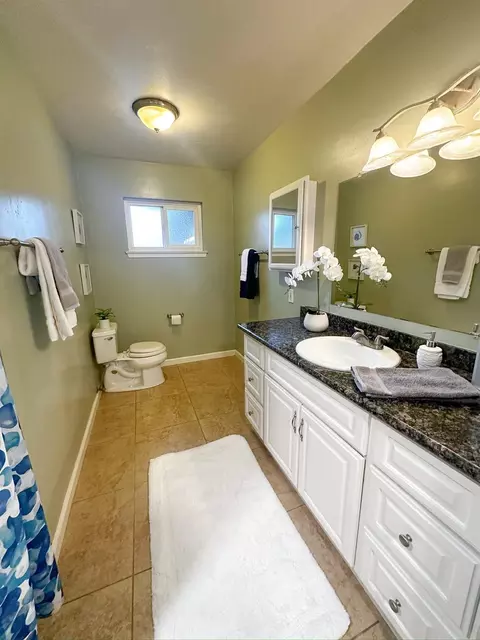 Bath - 3119 Mayer Way, Carmichael, CA 95608 photo 4 of 7