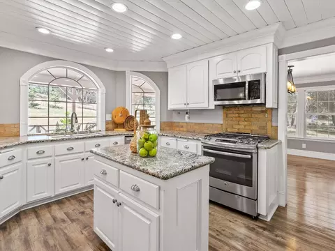 Kitchen - 1640 Pilgrim Way, Placerville, CA 95667 photo 2 of 4