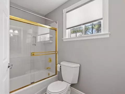 Bath - 1640 Pilgrim Way, Placerville, CA 95667 photo 3 of 6