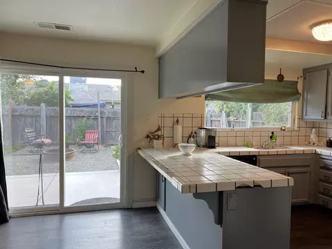 Kitchen - 840 Buckingham Dr, Manteca, CA 95336 photo 2 of 7