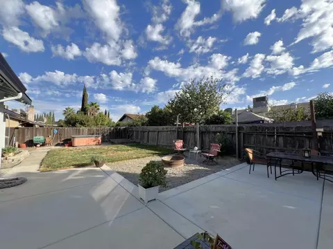 Exterior - 840 Buckingham Dr, Manteca, CA 95336 photo 6 of 21