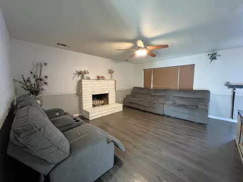 Living - 840 Buckingham Dr, Manteca, CA 95336 photo 2 of 3