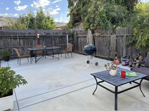 Exterior - 840 Buckingham Dr, Manteca, CA 95336 photo 11 of 21