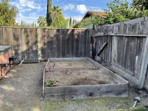 Exterior - 840 Buckingham Dr, Manteca, CA 95336 photo 16 of 21