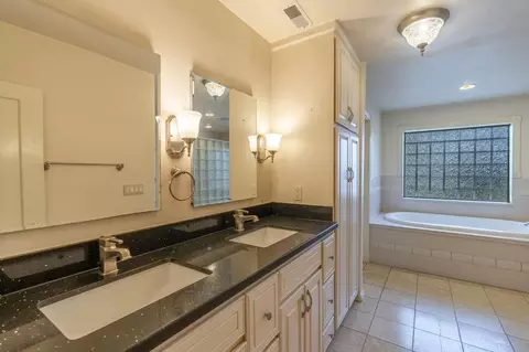 Bath - 1324 Enslen Ave, Modesto, CA 95350 photo 2 of 3