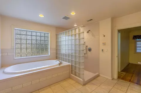Bath - 1324 Enslen Ave, Modesto, CA 95350 photo 3 of 3