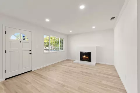 Living - 6618 Saint James Dr, Carmichael, CA 95608 photo 4 of 7