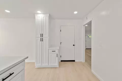 Entry Way - 6618 Saint James Dr, Carmichael, CA 95608 photo 2 of 4