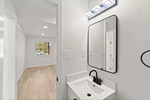 Bath - 6618 Saint James Dr, Carmichael, CA 95608 photo 3 of 3