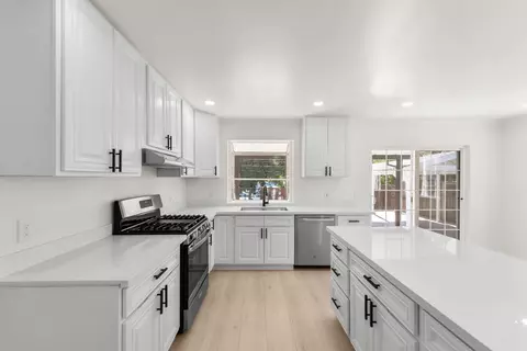 Kitchen - 6618 Saint James Dr, Carmichael, CA 95608 photo 4 of 7