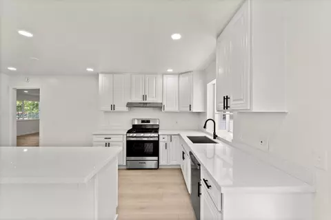 Kitchen - 6618 Saint James Dr, Carmichael, CA 95608 photo 3 of 7