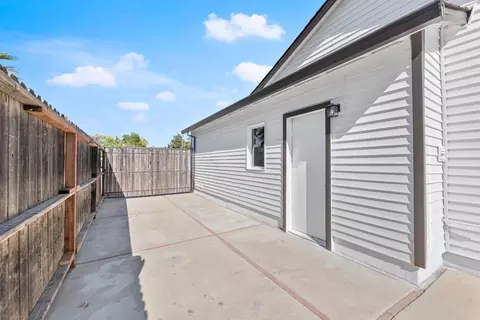 Exterior - 6618 Saint James Dr, Carmichael, CA 95608 photo 8 of 11