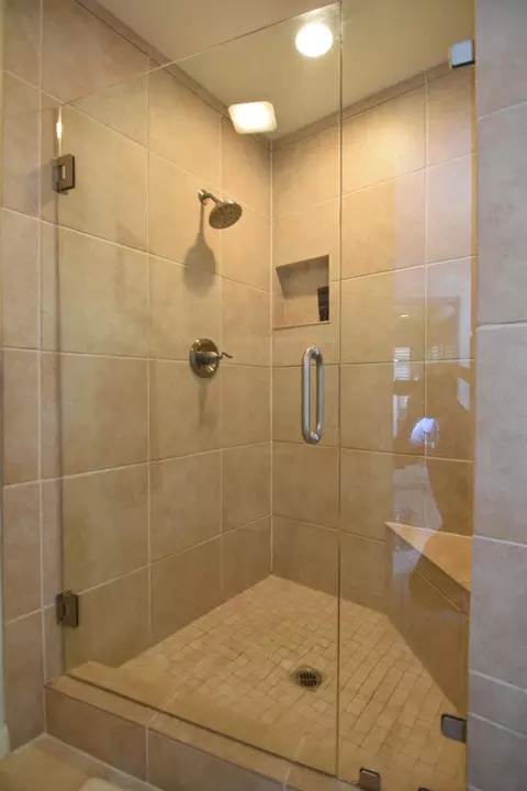 Bath - 2377 Valentine Ct, Turlock, CA 95382 photo 3 of 7